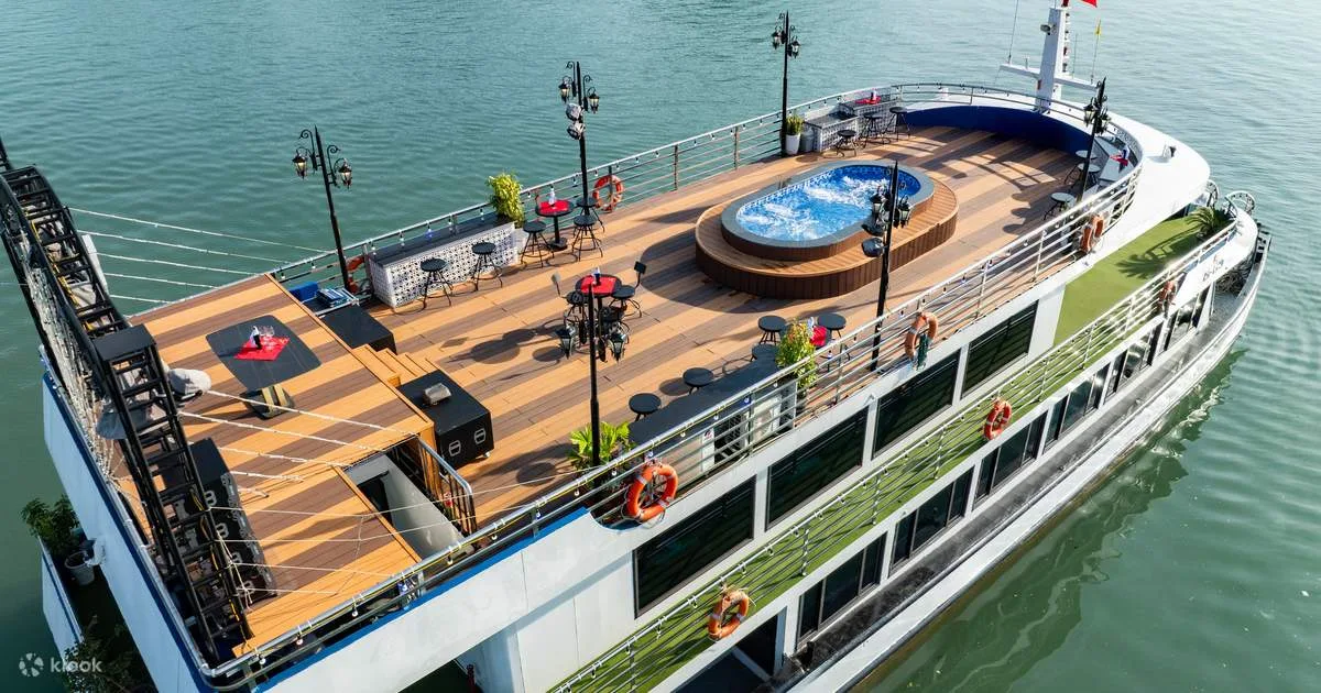 Jewels of the Bay Day Cruise: Ha Long Bay with Sung Sot & Ti Top