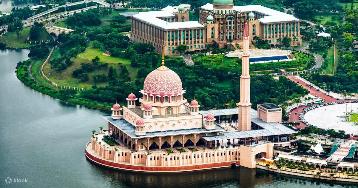 Putrajaya Tour with Boat Ride from Kuala Lumpur