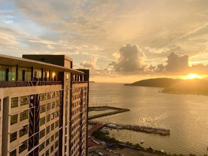 Sunset Seaview Vacation Condos @ Jesselton Quay